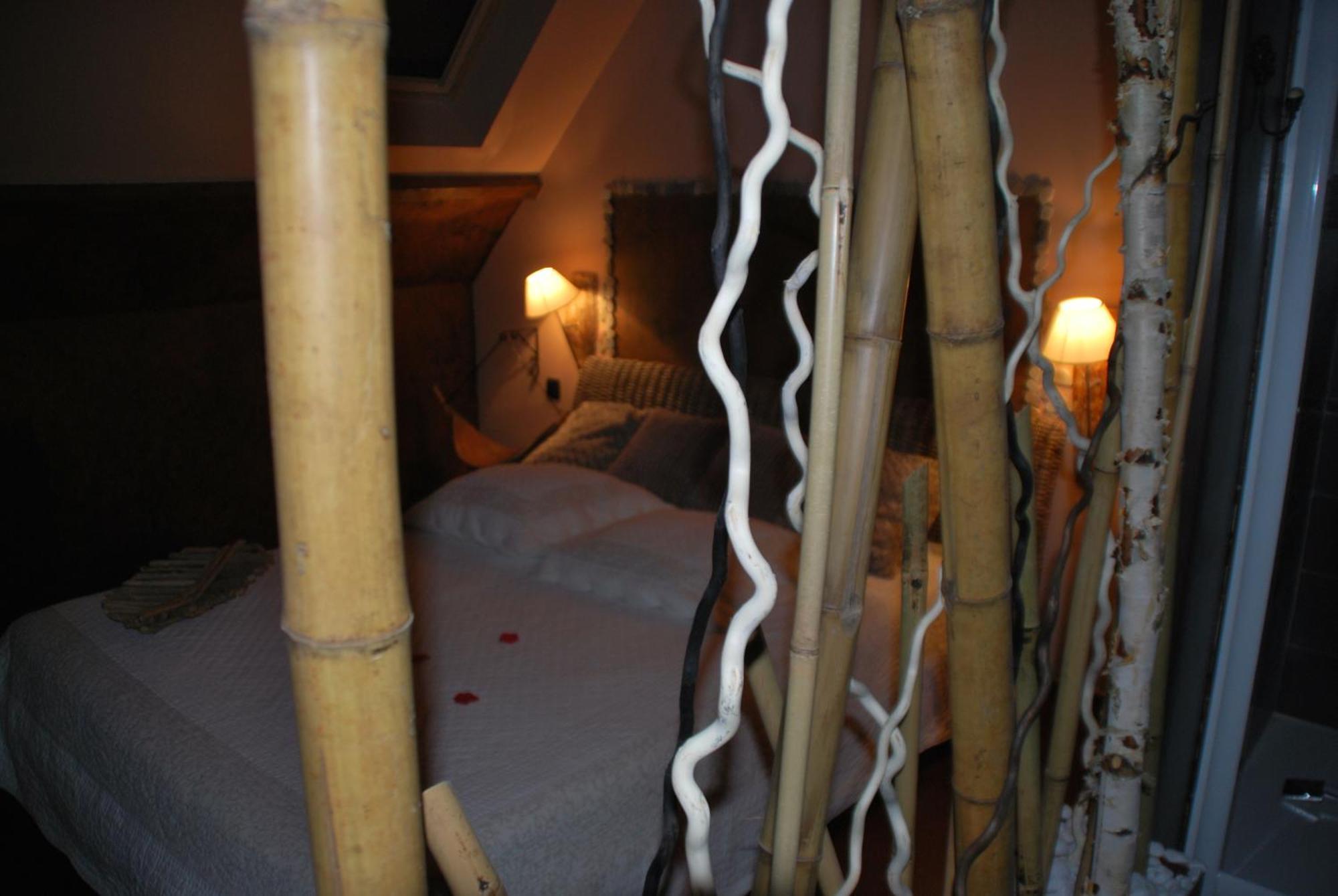Chambres D Hotes ,Hotel ,Secret D'Une Nuit A Vicq Pres De Onnaing,Avec Piscine Rom bilde