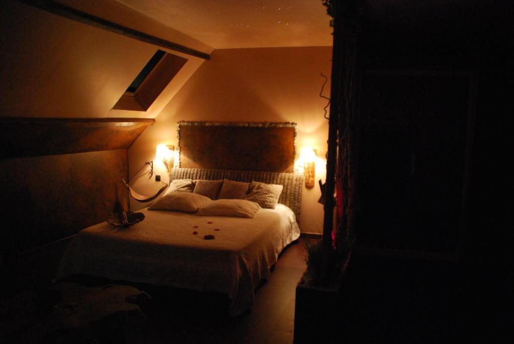 Chambres D Hotes ,Hotel ,Secret D'Une Nuit A Vicq Pres De Onnaing,Avec Piscine Rom bilde